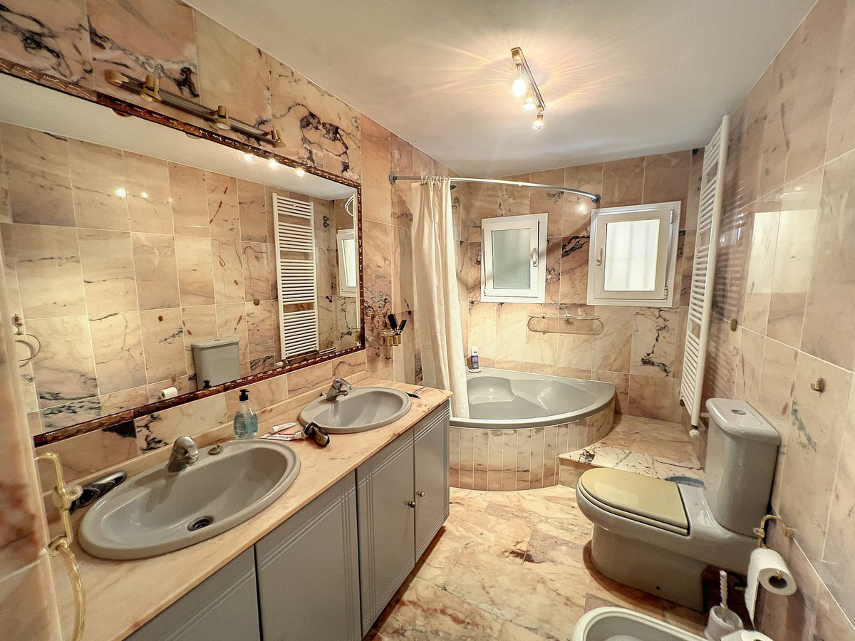 Se vende Villa - Chalet de 5 dormitorios en Costa Del Sol, Málaga, España