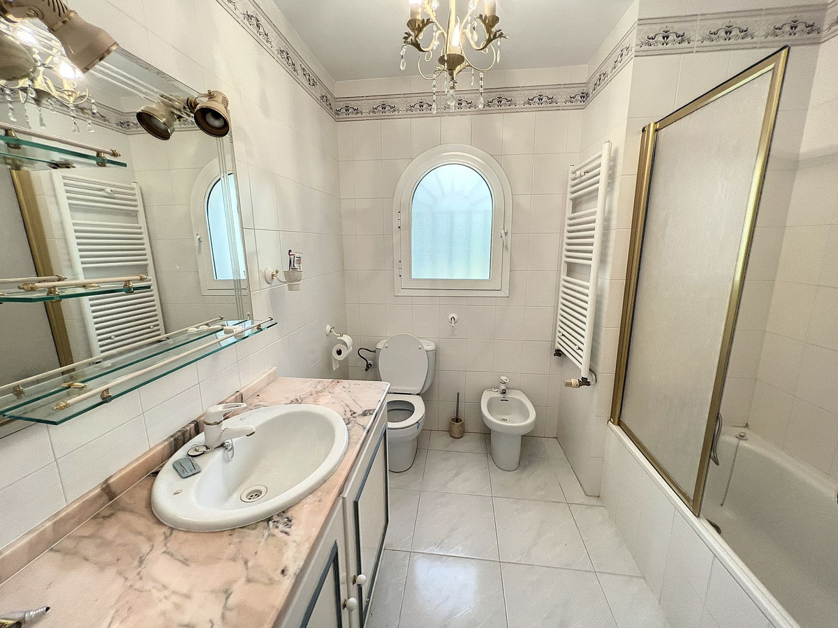 Se vende Villa - Chalet de 5 dormitorios en Costa Del Sol, Málaga, España