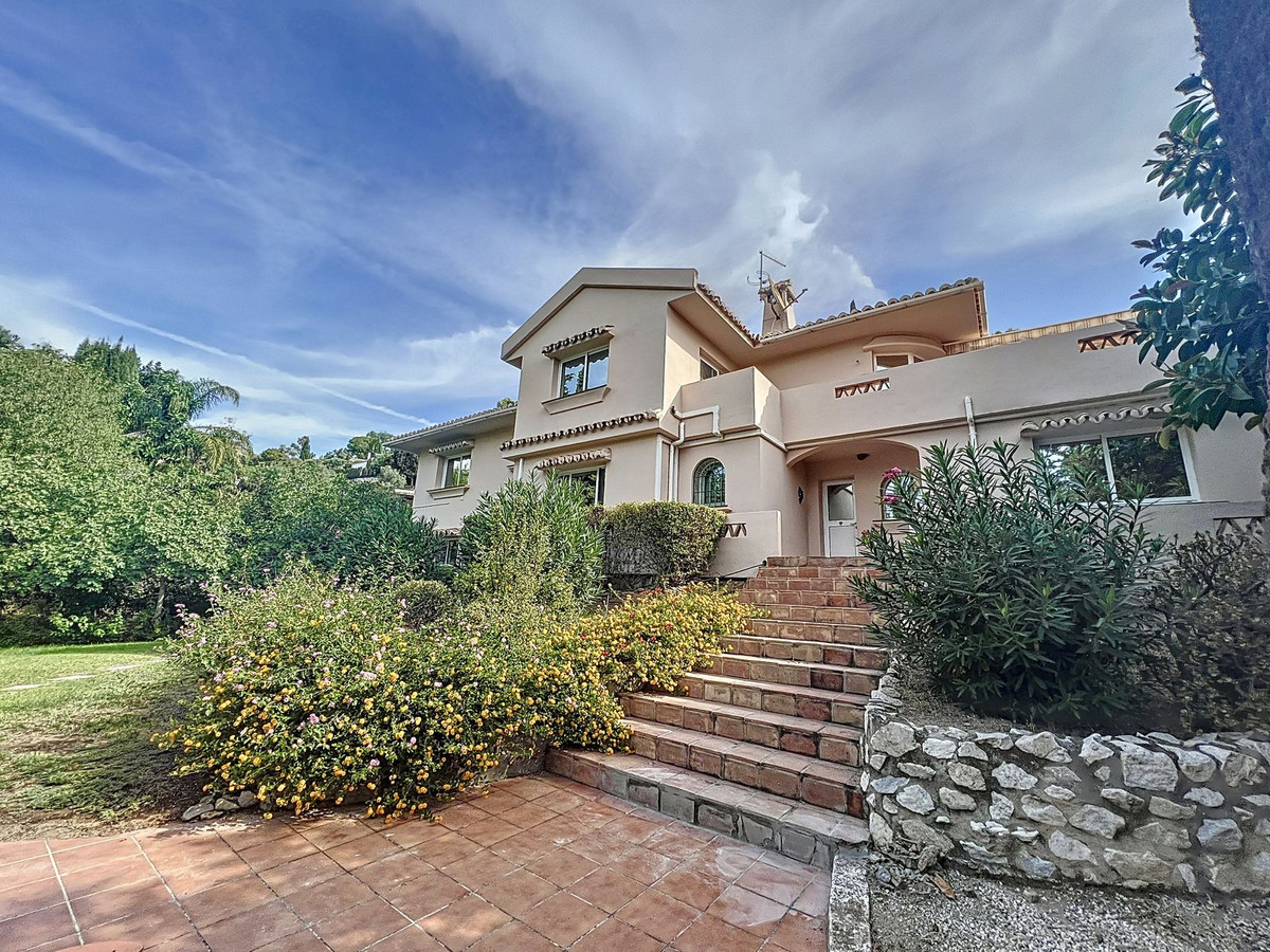 Se vende Villa - Chalet de 5 dormitorios en Costa Del Sol, Málaga, España