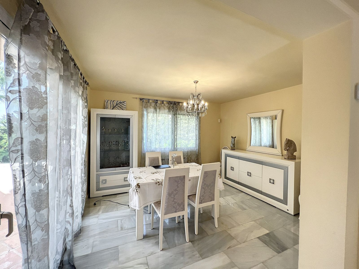 Se vende Villa - Chalet de 5 dormitorios en Costa Del Sol, Málaga, España