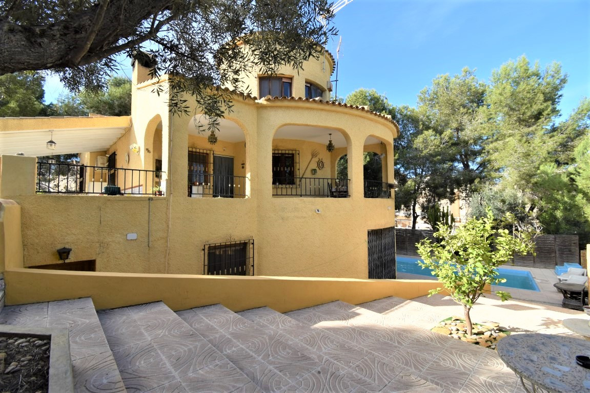 6 Bed Townhouse for sale in Villamartin Costa Blanca, Alicante, Spain