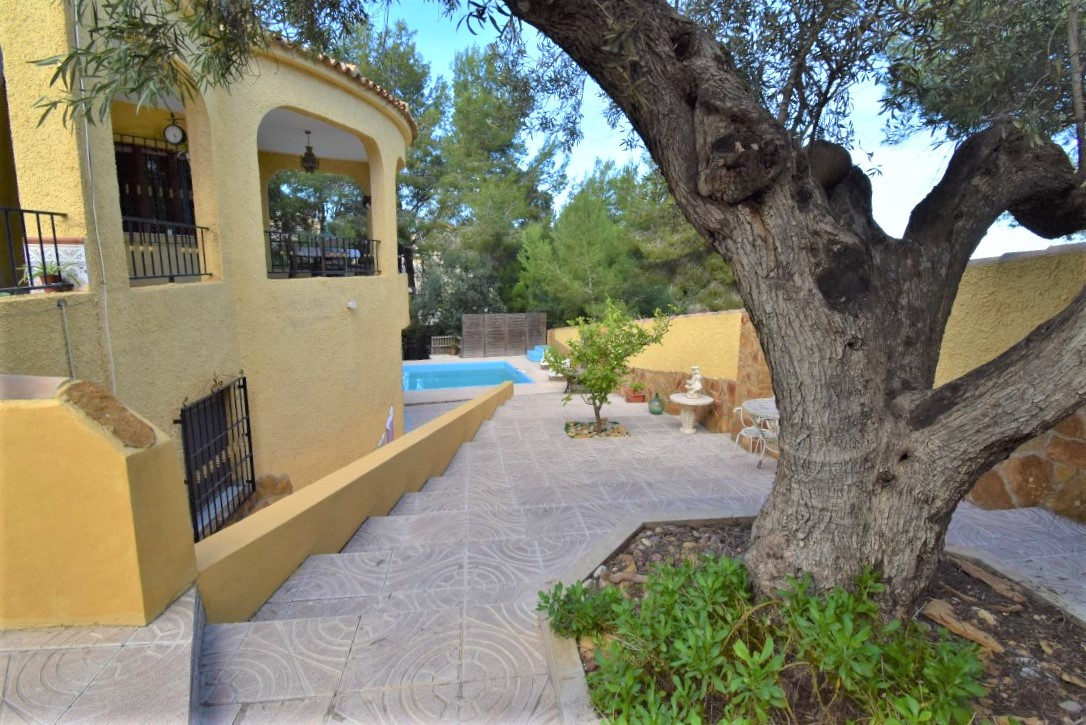 6 Bed Townhouse for sale in Villamartin Costa Blanca, Alicante, Spain
