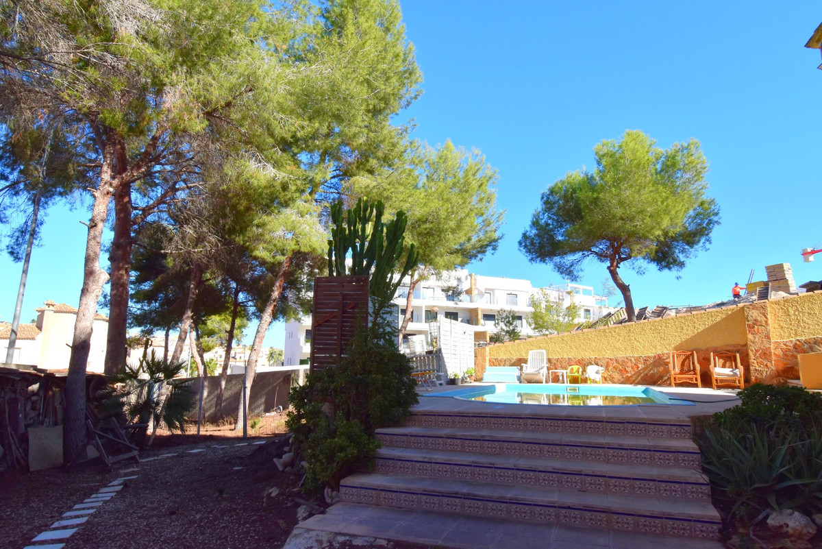 6 Bed Townhouse for sale in Villamartin Costa Blanca, Alicante, Spain