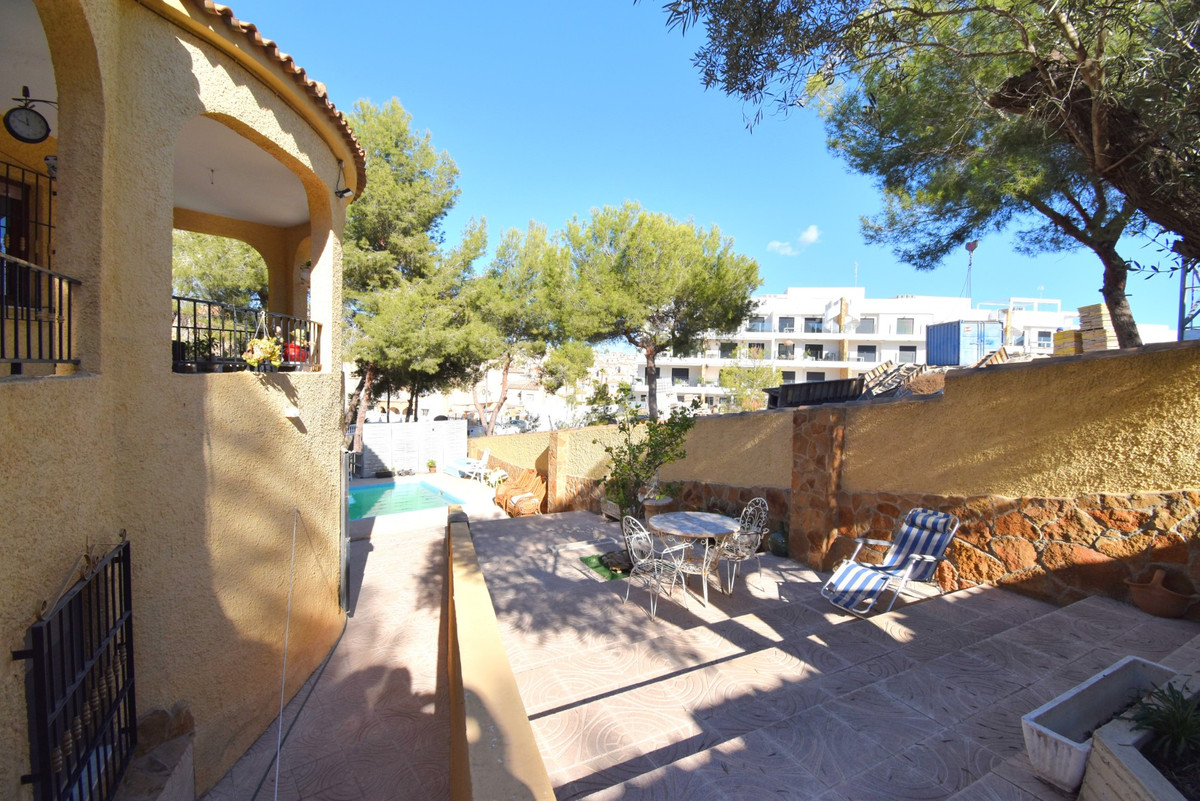 6 Bed Townhouse for sale in Villamartin Costa Blanca, Alicante, Spain