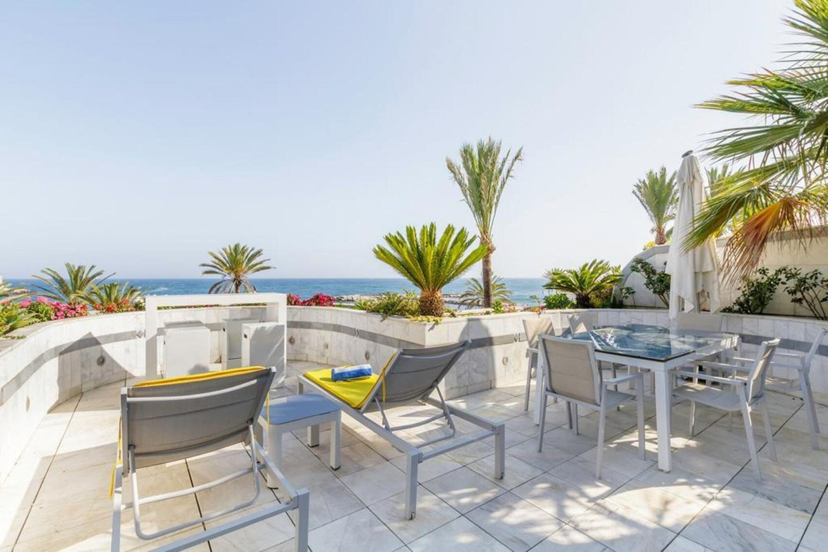 3 Bed Apartment for sale in Puerto Banús Costa Del Sol, Málaga, Spain