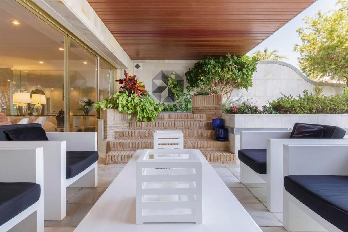 3 Bed Apartment for sale in Puerto Banús Costa Del Sol, Málaga, Spain