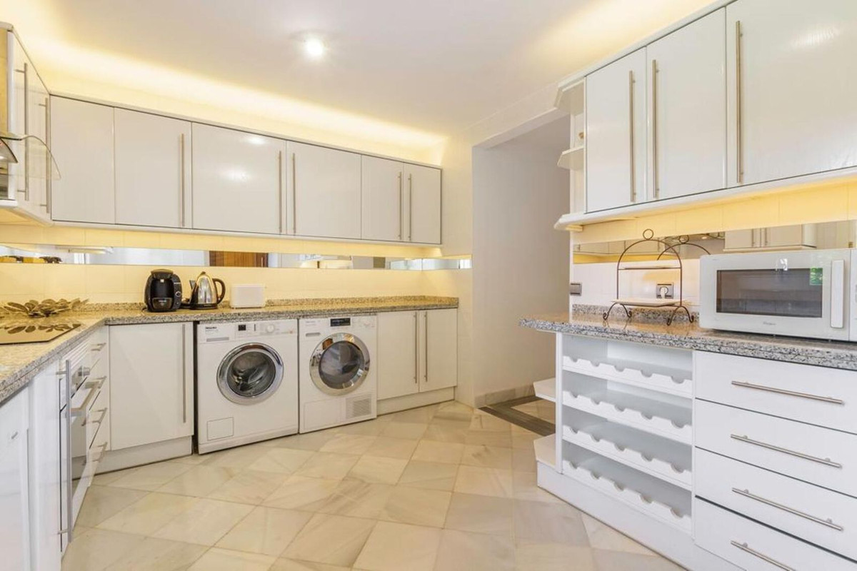 3 Bed Apartment for sale in Puerto Banús Costa Del Sol, Málaga, Spain