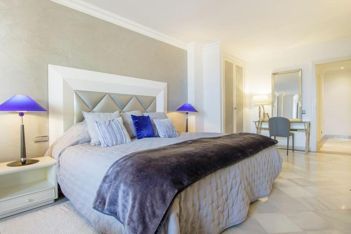 3 Bed Apartment for sale in Puerto Banús Costa Del Sol, Málaga, Spain
