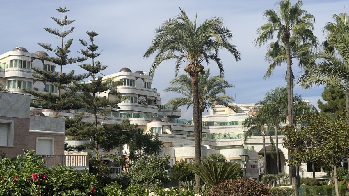 3 Bed Apartment for sale in Puerto Banús Costa Del Sol, Málaga, Spain