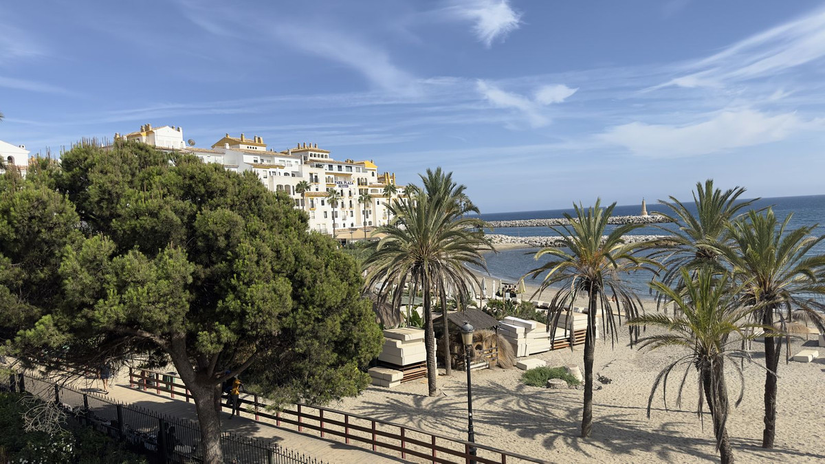 3 Bed Apartment for sale in Puerto Banús Costa Del Sol, Málaga, Spain