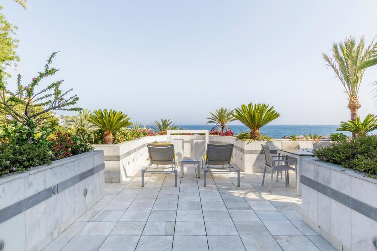 3 Bed Apartment for sale in Puerto Banús Costa Del Sol, Málaga, Spain