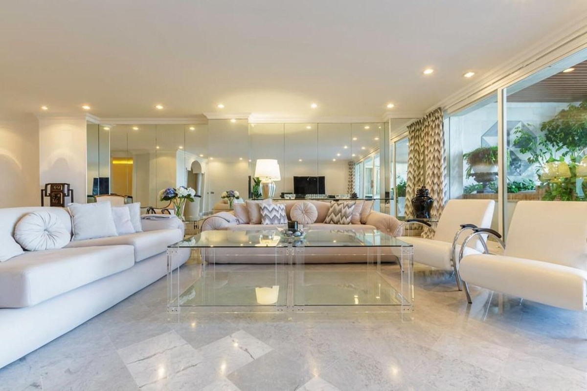 3 Bed Apartment for sale in Puerto Banús Costa Del Sol, Málaga, Spain