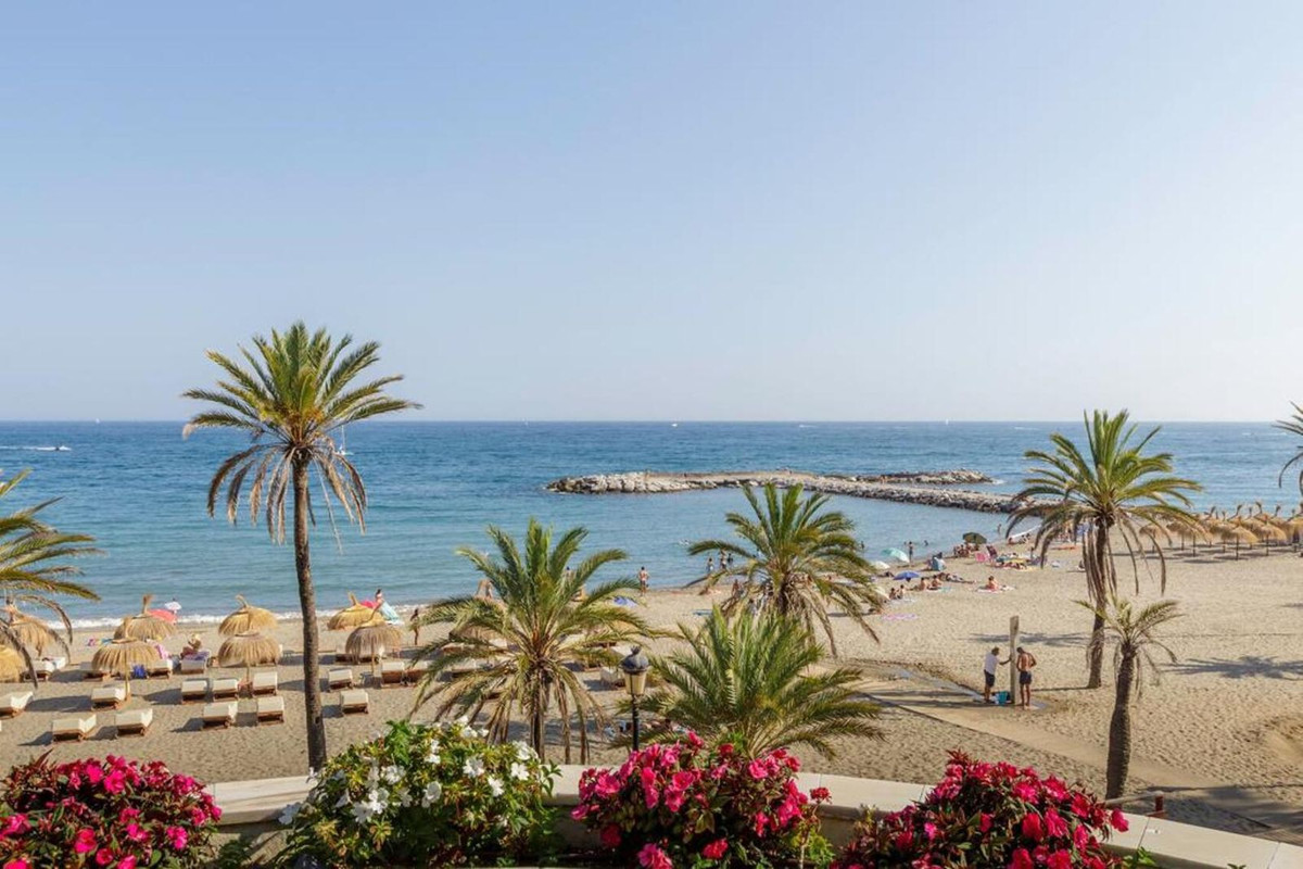 3 Bed Apartment for sale in Puerto Banús Costa Del Sol, Málaga, Spain