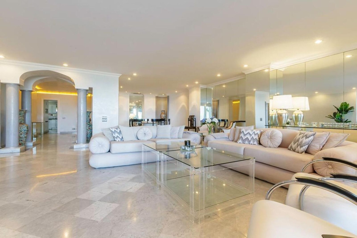 3 Bed Apartment for sale in Puerto Banús Costa Del Sol, Málaga, Spain