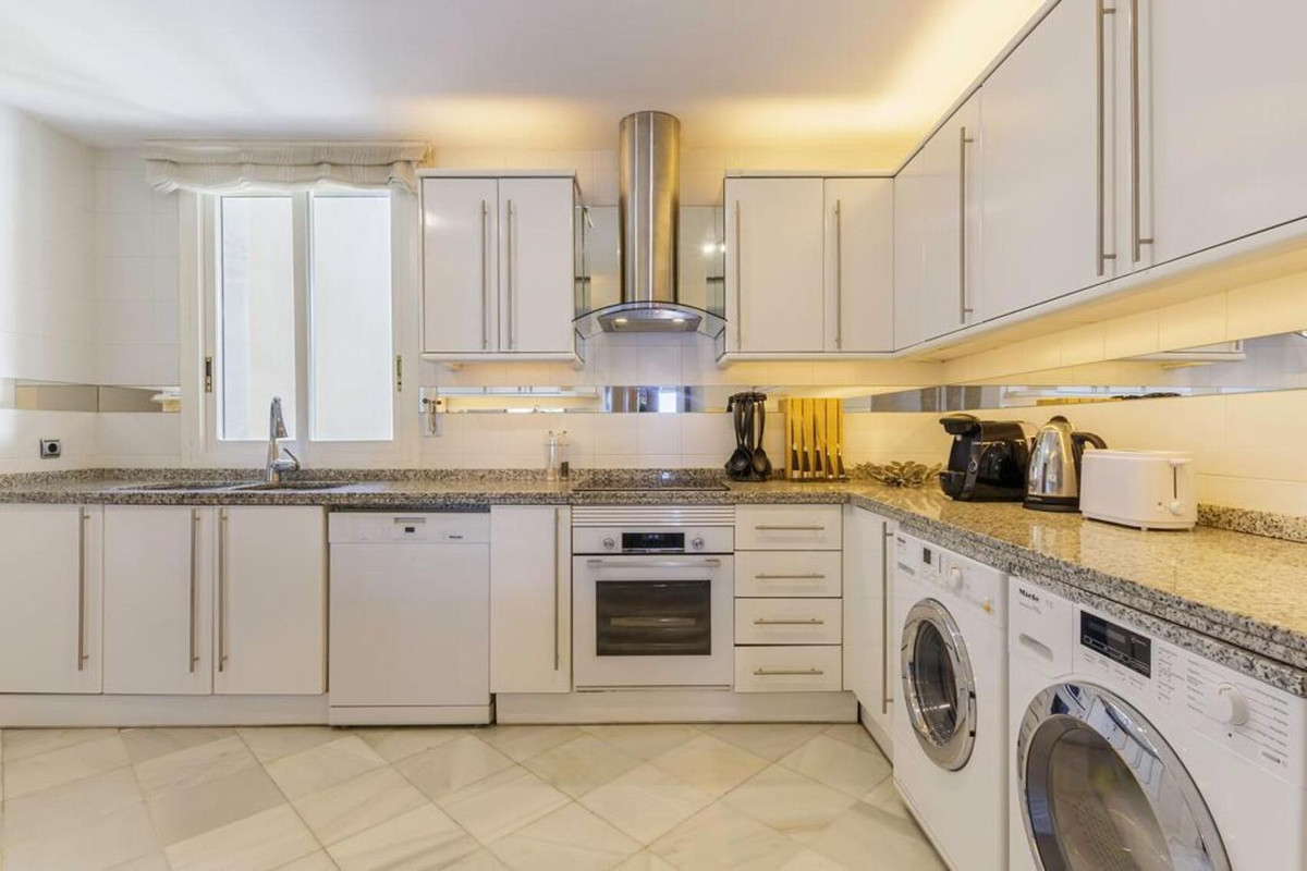 3 Bed Apartment for sale in Puerto Banús Costa Del Sol, Málaga, Spain