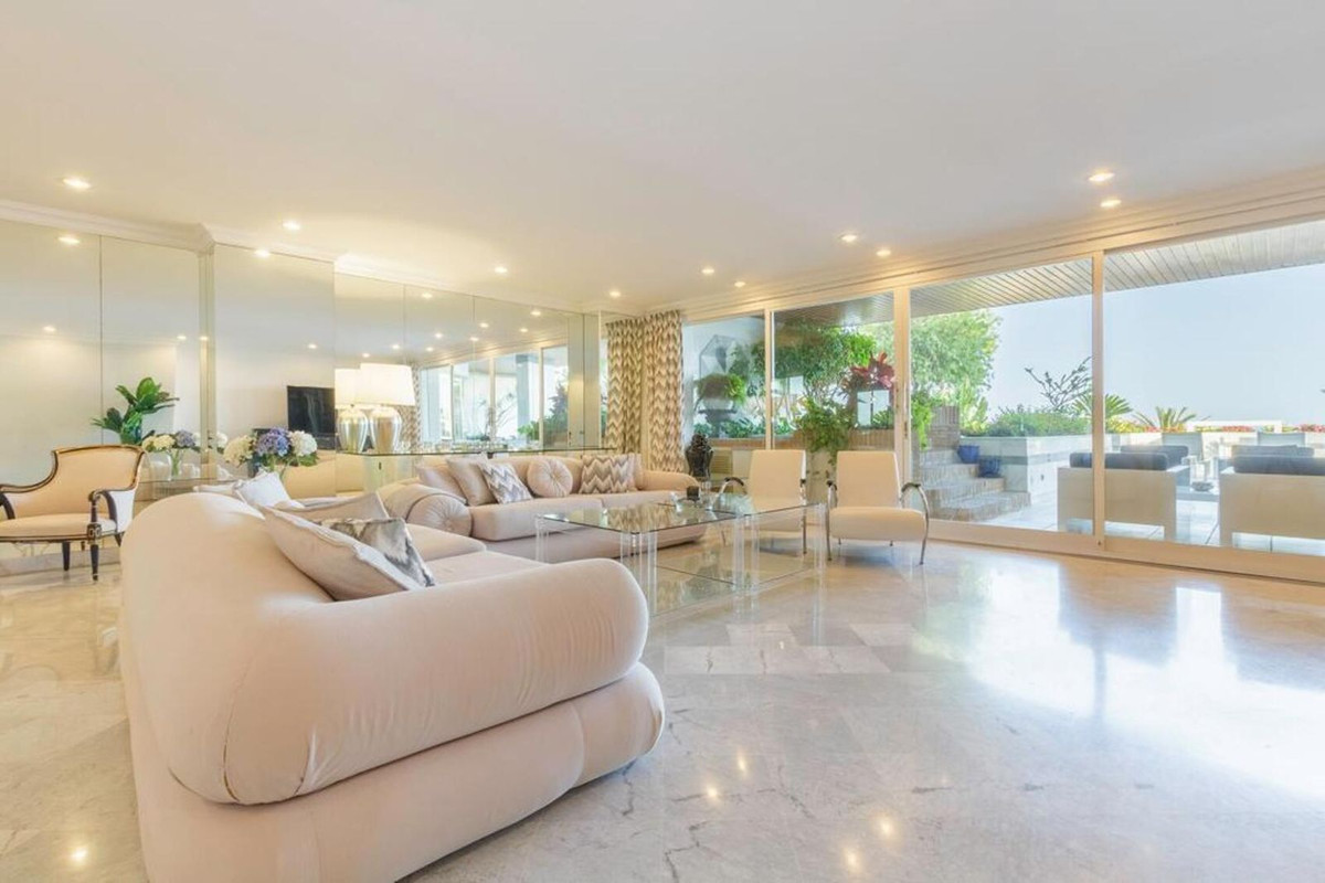 3 Bed Apartment for sale in Puerto Banús Costa Del Sol, Málaga, Spain