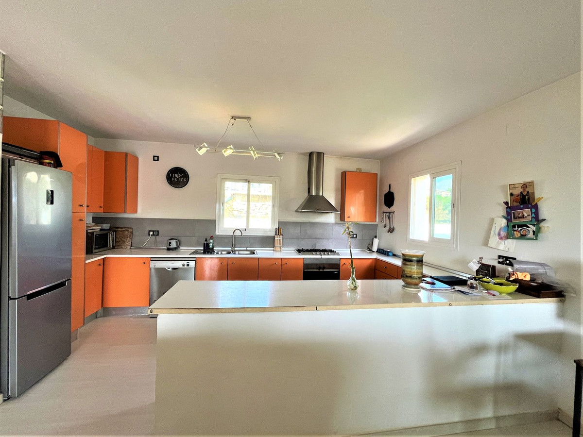3 Bed Townhouse for sale in Estepona Costa Del Sol, Málaga, Spain