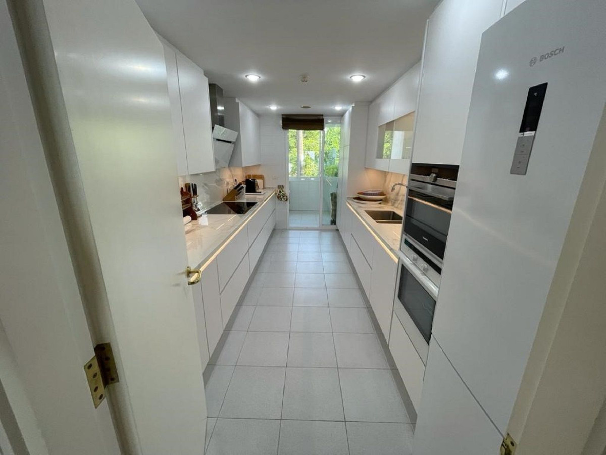 Se vende Apartamento Planta Media de 3 dormitorios en Costa Del Sol, Málaga, España