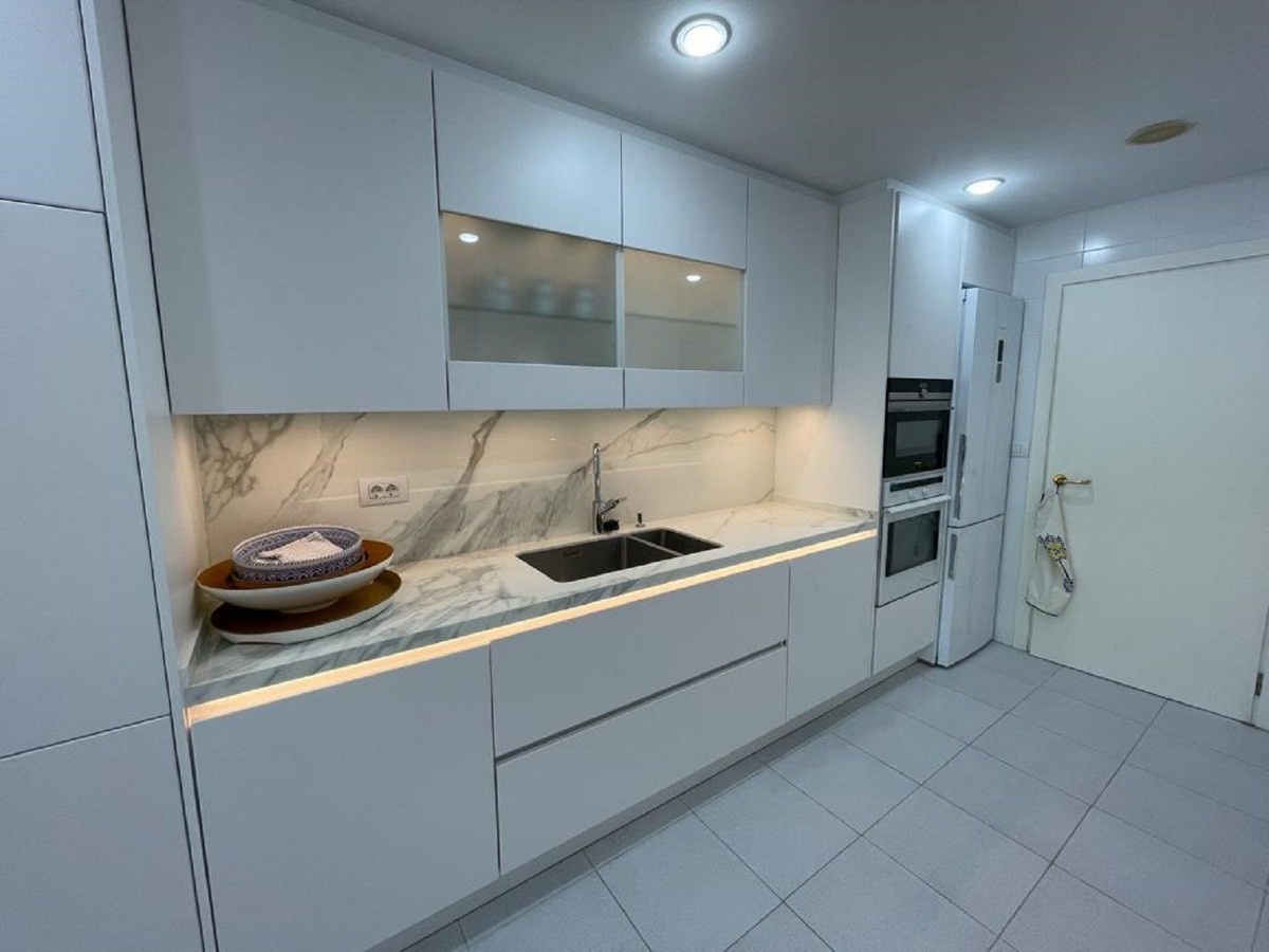 Se vende Apartamento Planta Media de 3 dormitorios en Costa Del Sol, Málaga, España