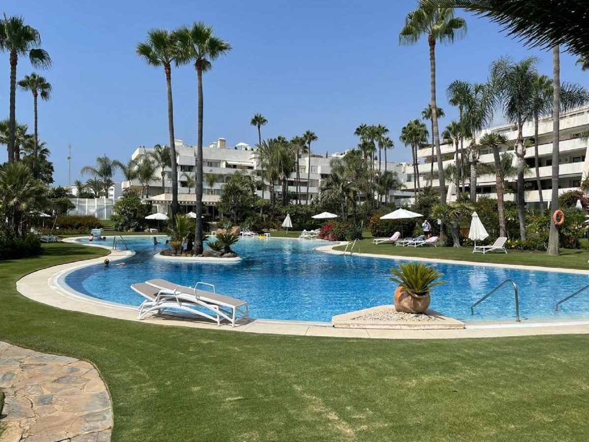 Se vende Apartamento Planta Media de 3 dormitorios en Costa Del Sol, Málaga, España