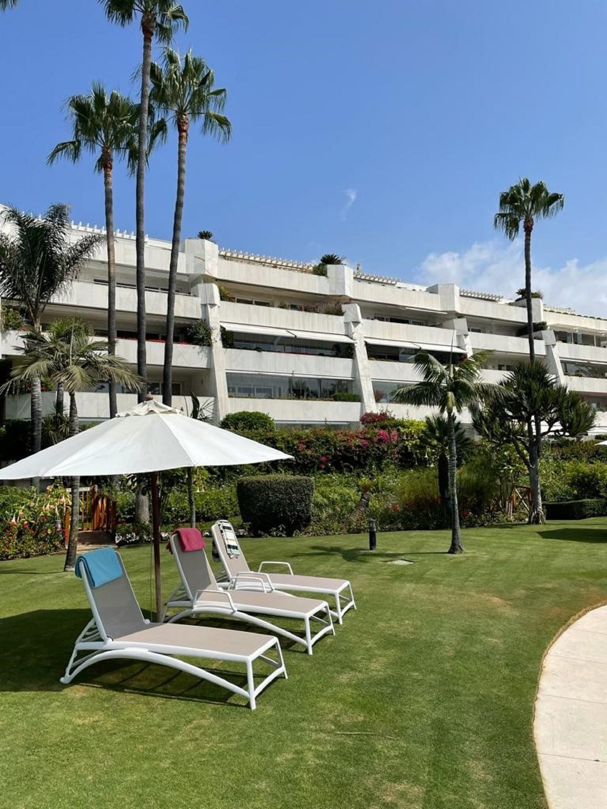 Se vende Apartamento Planta Media de 3 dormitorios en Costa Del Sol, Málaga, España