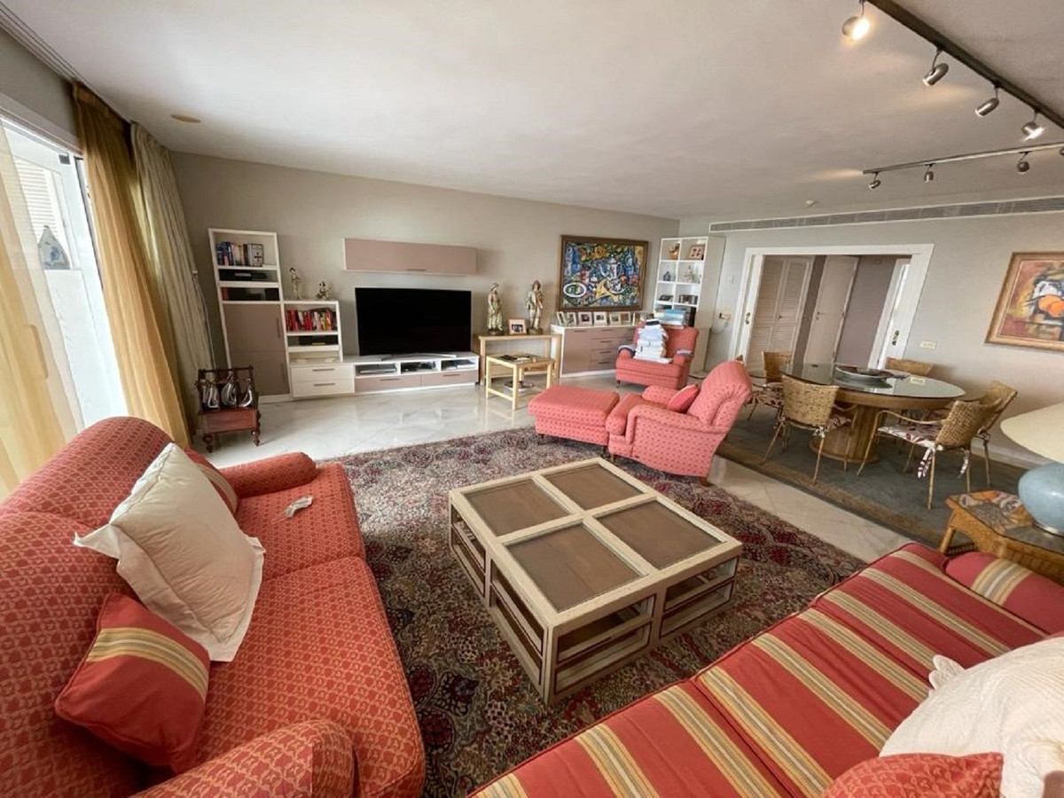 Se vende Apartamento Planta Media de 3 dormitorios en Costa Del Sol, Málaga, España