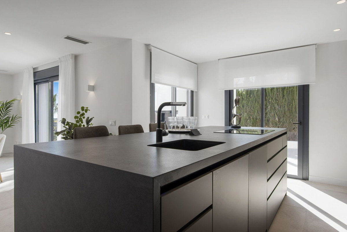 Se vende Villa - Chalet de 5 dormitorios en Costa Del Sol, Málaga, España