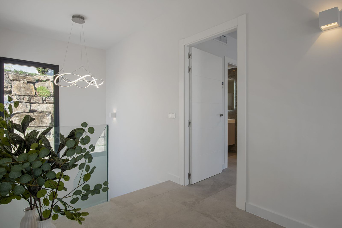 Se vende Villa - Chalet de 5 dormitorios en Costa Del Sol, Málaga, España