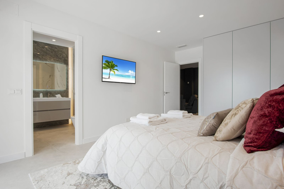Se vende Villa - Chalet de 5 dormitorios en Costa Del Sol, Málaga, España