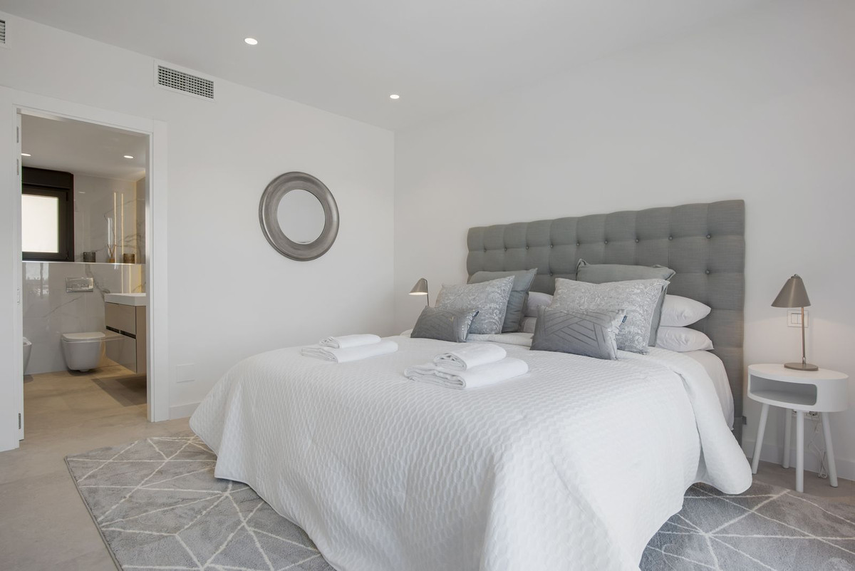 Se vende Villa - Chalet de 5 dormitorios en Costa Del Sol, Málaga, España
