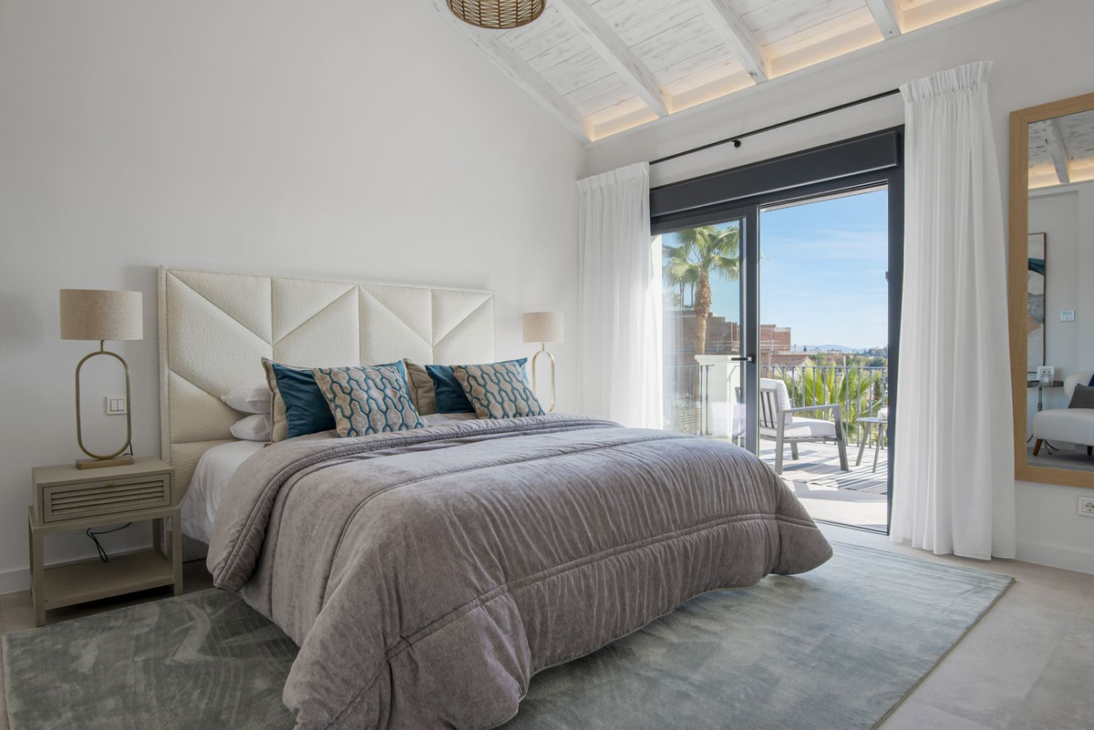 Se vende Villa - Chalet de 5 dormitorios en Costa Del Sol, Málaga, España