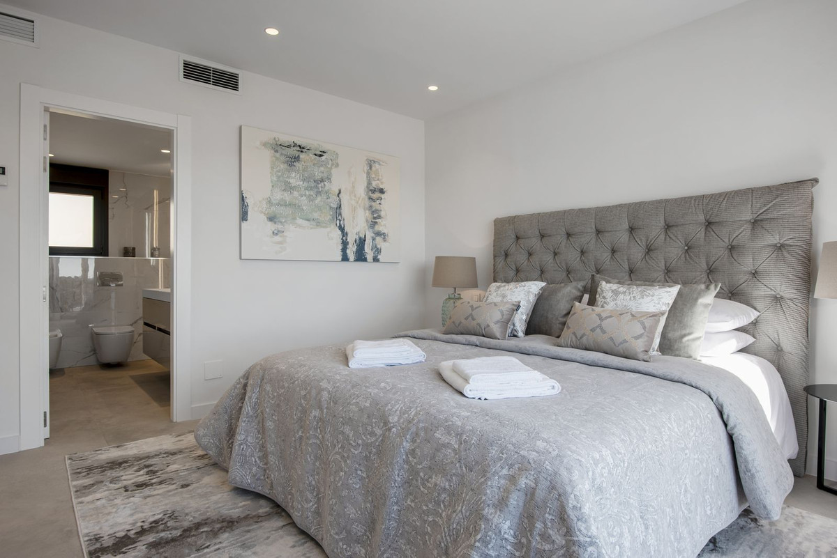 Se vende Villa - Chalet de 5 dormitorios en Costa Del Sol, Málaga, España