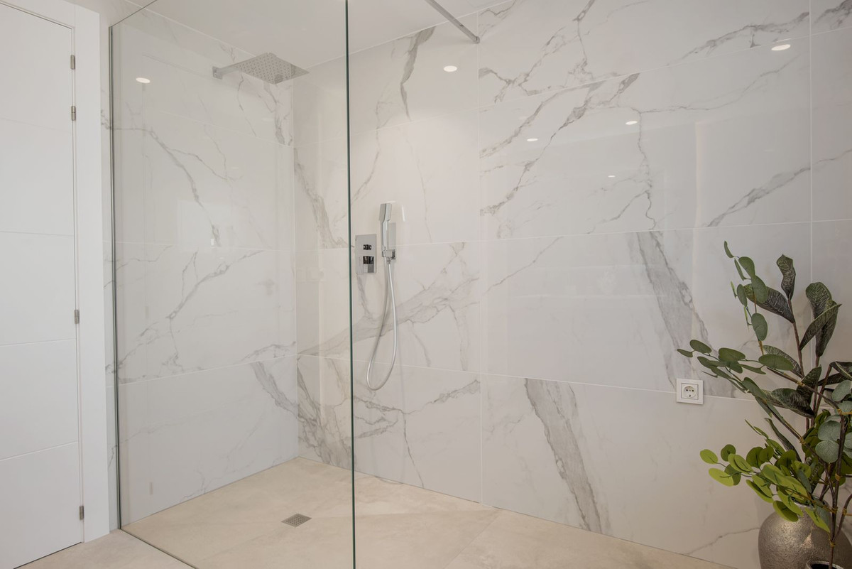 Se vende Villa - Chalet de 5 dormitorios en Costa Del Sol, Málaga, España
