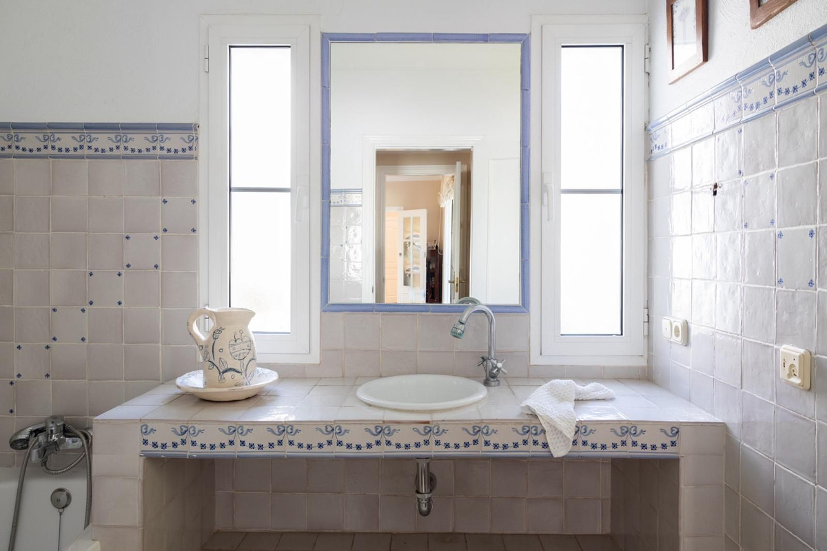 Se vende Villa - Chalet de 4 dormitorios en Costa Del Sol, Málaga, España