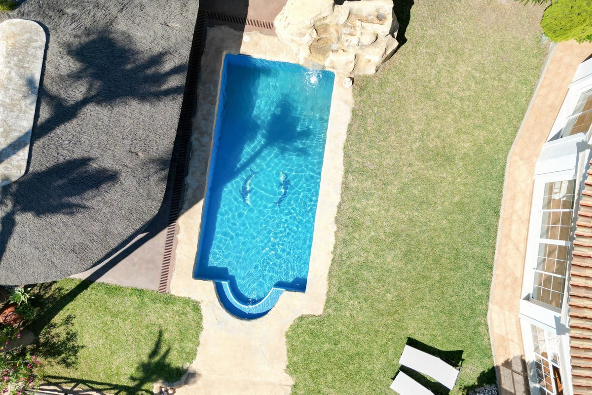 Se vende Villa - Chalet de 4 dormitorios en Costa Del Sol, Málaga, España