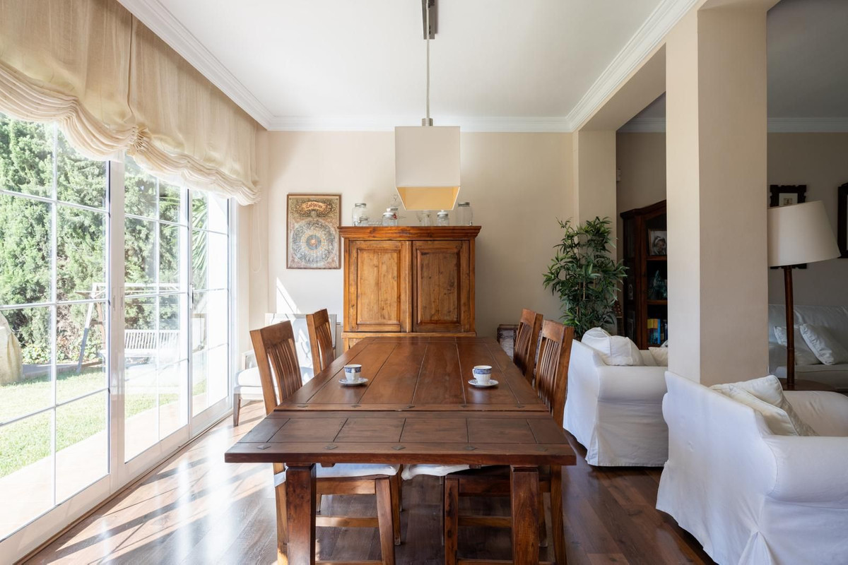Se vende Villa - Chalet de 4 dormitorios en Costa Del Sol, Málaga, España
