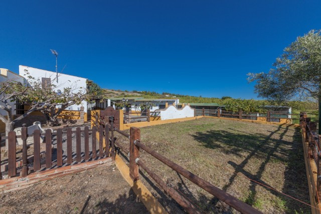 3 Bed Townhouse for sale in El Padron Costa Del Sol, Málaga, Spain