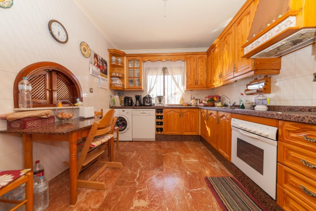 3 Bed Townhouse for sale in El Padron Costa Del Sol, Málaga, Spain
