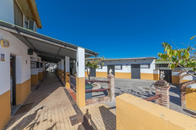 3 Bed Townhouse for sale in El Padron Costa Del Sol, Málaga, Spain