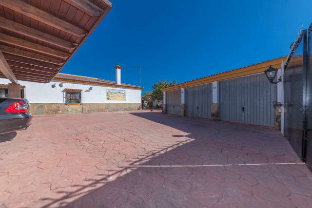 3 Bed Townhouse for sale in El Padron Costa Del Sol, Málaga, Spain