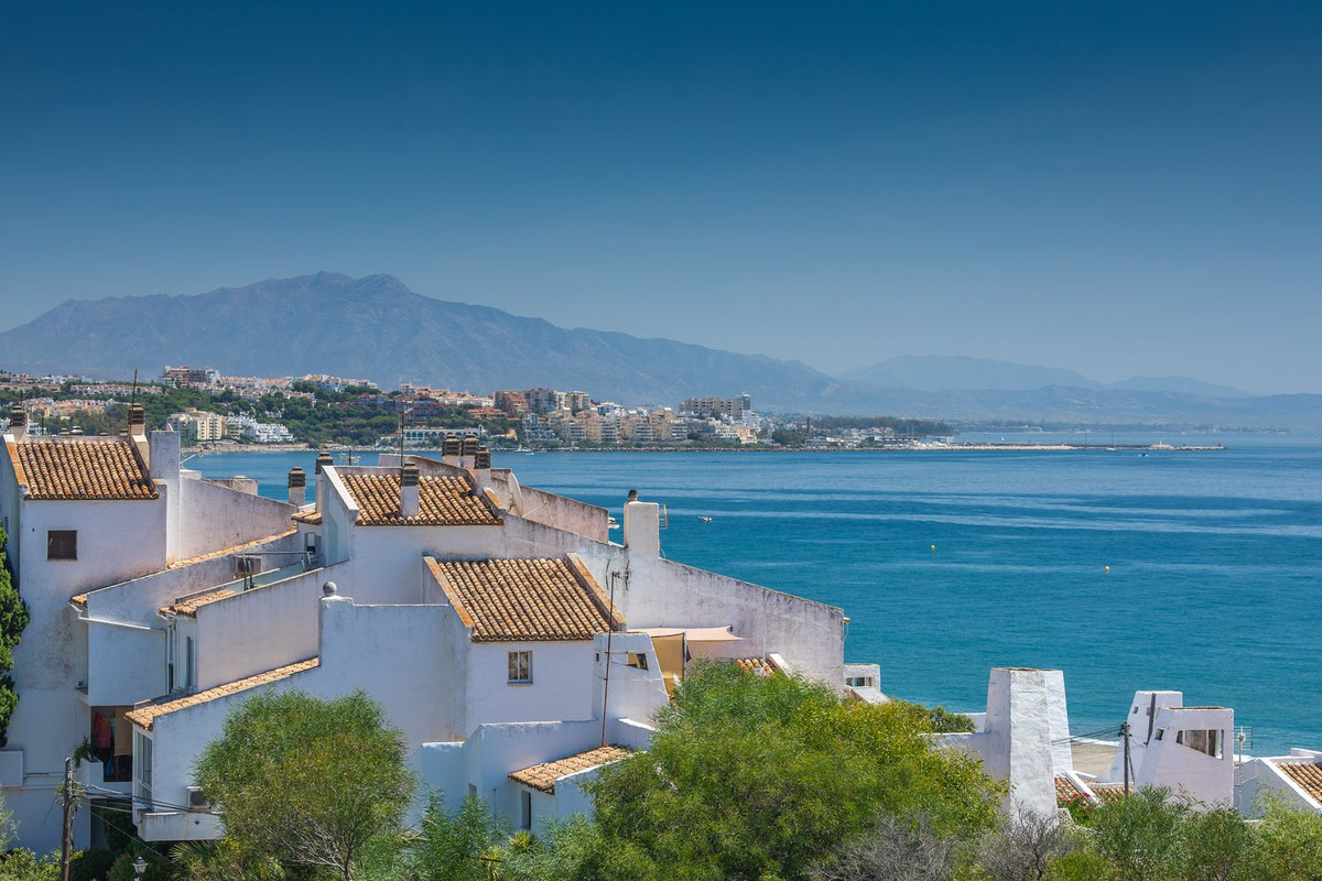 2 Bed Townhouse for sale in Estepona Costa Del Sol, Málaga, Spain