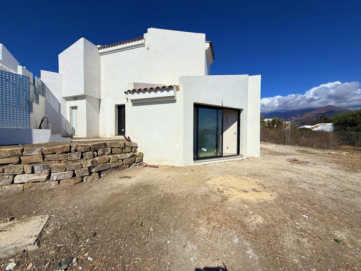 2 Bed Townhouse for sale in Estepona Costa Del Sol, Málaga, Spain