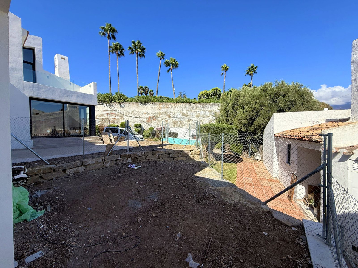 2 Bed Townhouse for sale in Estepona Costa Del Sol, Málaga, Spain