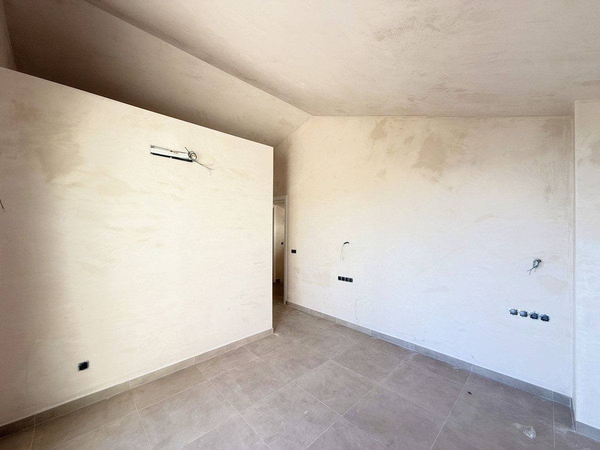 2 Bed Townhouse for sale in Estepona Costa Del Sol, Málaga, Spain