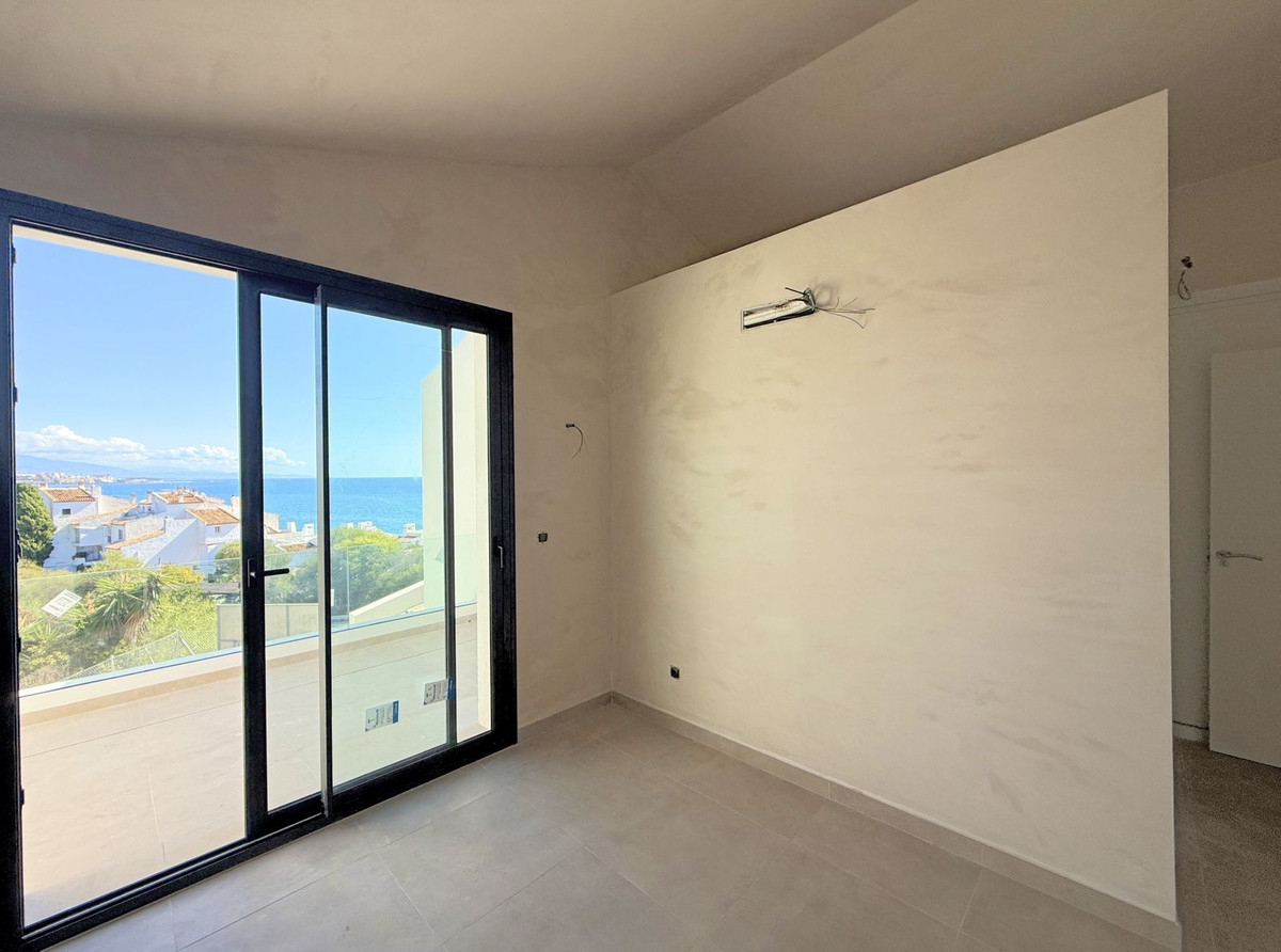 2 Bed Townhouse for sale in Estepona Costa Del Sol, Málaga, Spain