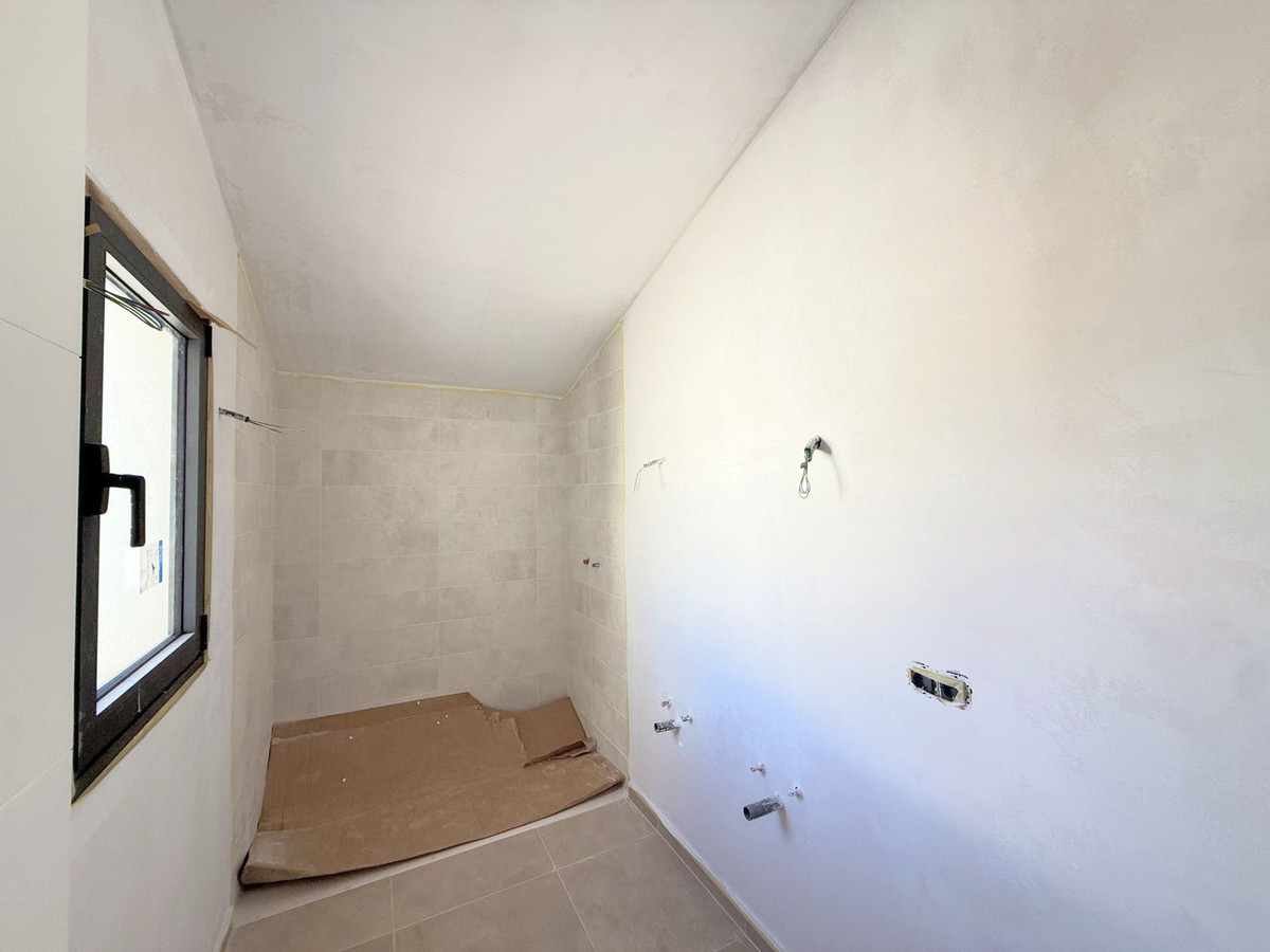 2 Bed Townhouse for sale in Estepona Costa Del Sol, Málaga, Spain