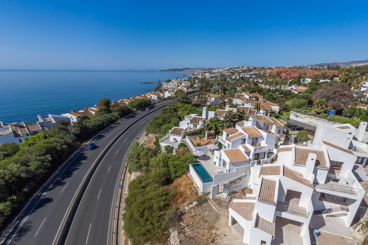 2 Bed Townhouse for sale in Estepona Costa Del Sol, Málaga, Spain
