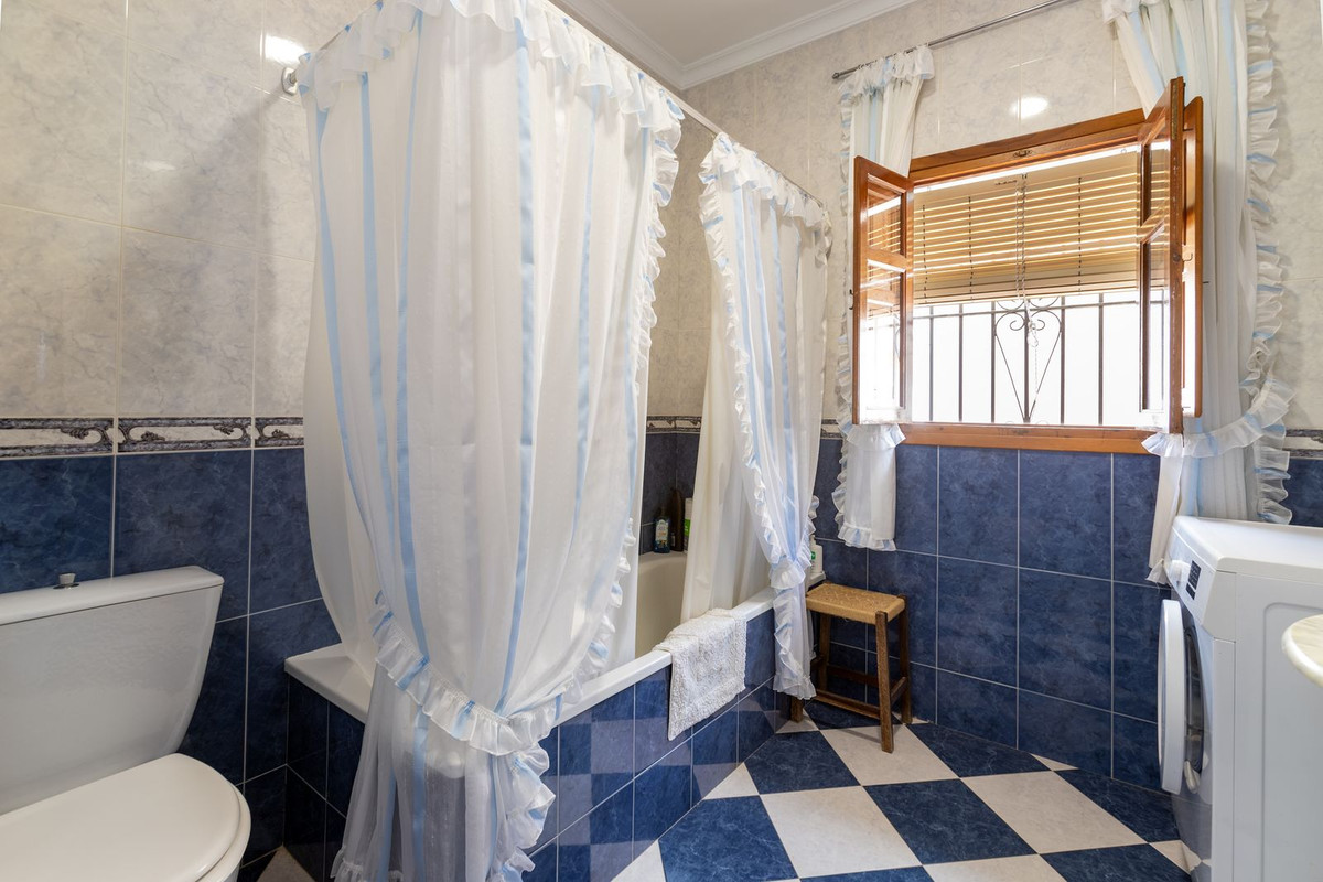 Se vende Villa - Chalet de 4 dormitorios en Costa Del Sol East, Málaga, España