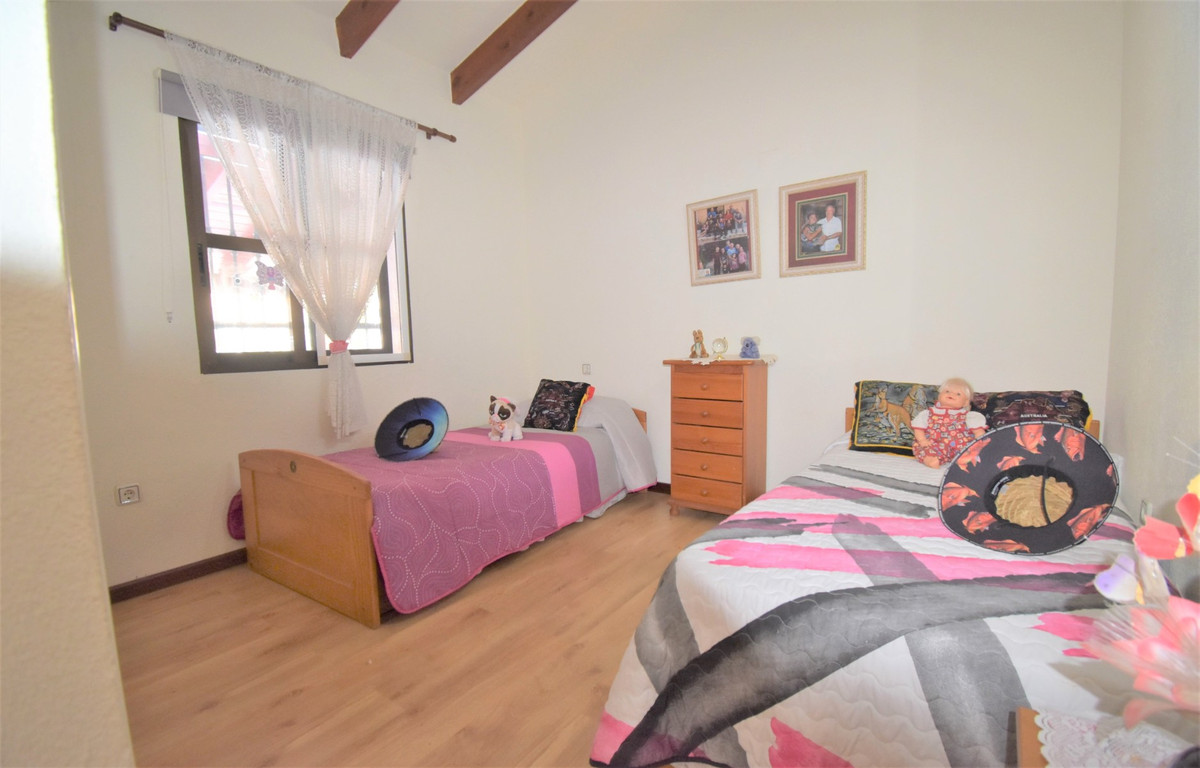 Se vende Villa - Chalet de 4 dormitorios en Costa Blanca, Alicante, España