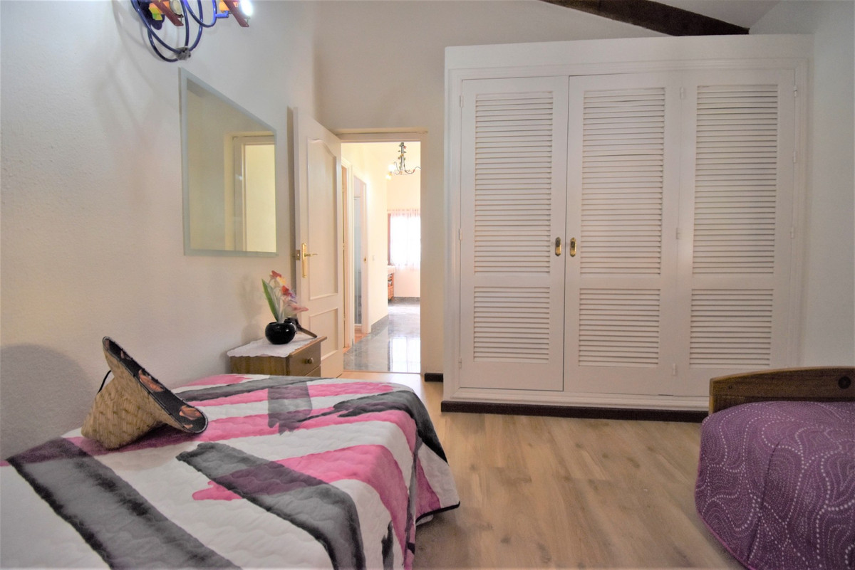 Se vende Villa - Chalet de 4 dormitorios en Costa Blanca, Alicante, España